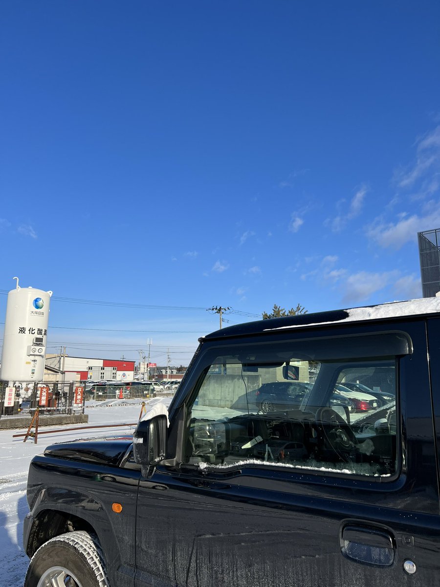 souichi0134's tweet photo. 燃費は悪いが
こういう時に真価を
発揮してくれます
仙台→登米(90k)も
(むしろ仙台のほうが積もってました)
難なく通勤できました
#ジムニー
#bj64
#登米市民病院
#鍼灸外来 https://t.co/KVMSSreIs1