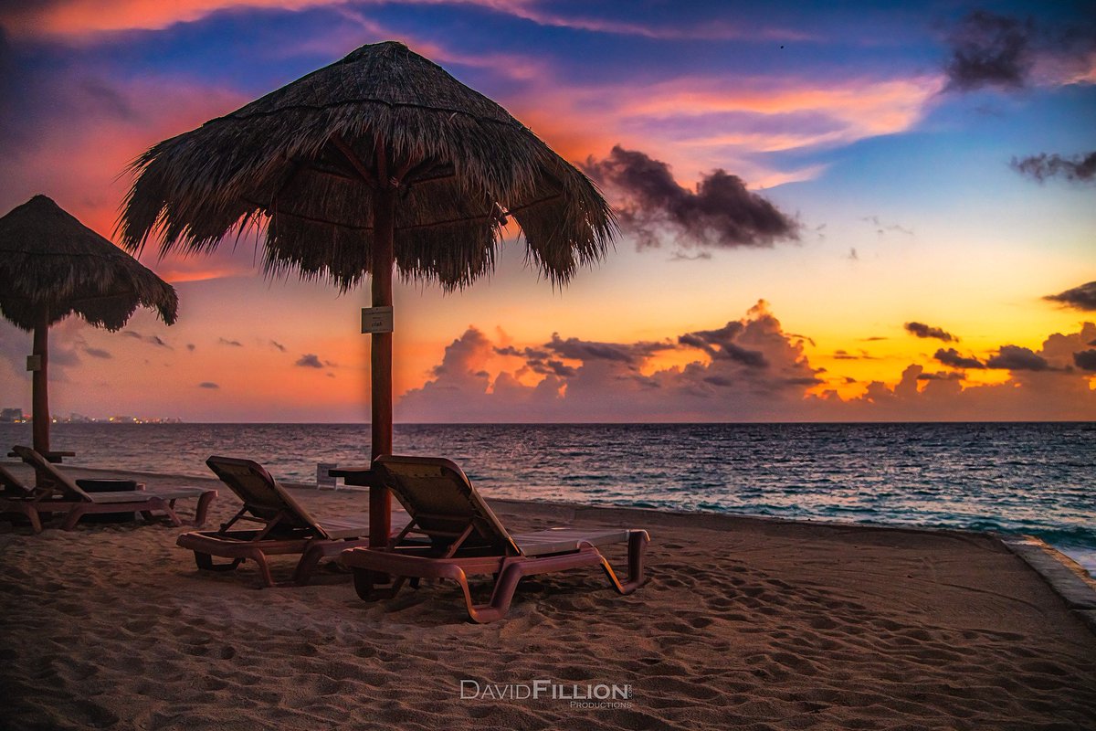 Snow? What snow?

#ontstorm #snowing #snowfall #snowing #wintervibes #winterwonderland #cancun #cancunmexico #beachlife #beachvibes #beach #sand #instaphoto #photograghy #followme #hamiltonphotographer #gtaphotographer #sonyalpha #a65 #SonyAlphasClub #sonyImages #dfproductions