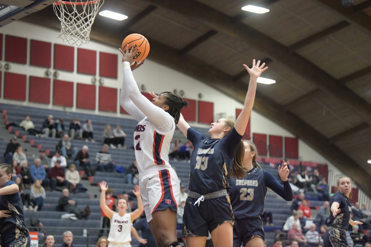 ShipURaiders's tweet photo. WBB Halftime: @ShipWBB 49, Shepherd 25.

Pettis leads the team with 15 points, while Gibbons have 12 points. https://t.co/sIPJDlcuMA