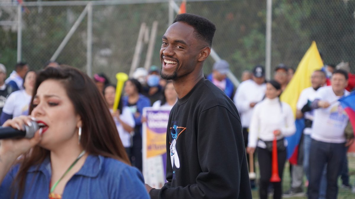 Cuando Will Smith va a apoyar en el Voley a #Yunda porque sabe que el 5 de febrero ¡Todo <a href="/LoroHomero/">Jorge Yunda Machado</a> !