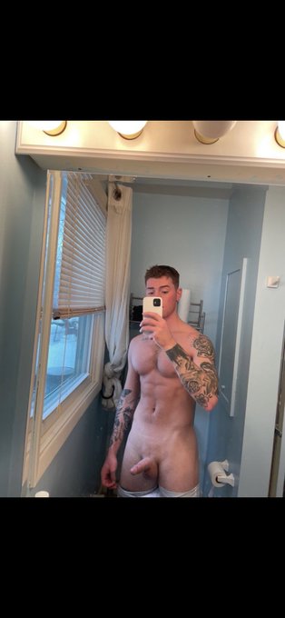 Get on your knees, boy 🤓 https://t.co/lKQP1MIsjk