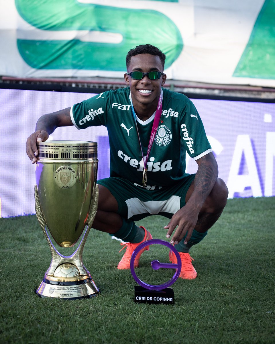 kev11nho's tweet photo. Campeão e melhor jogador da copinha!! Deus é top 💚😭 https://t.co/u7w0bD6W6Q