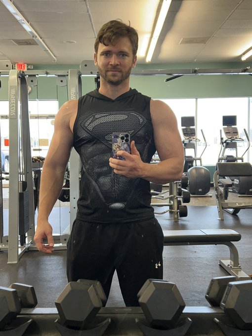1020 reps later and arm day is done 💪🏻 snow isn&rsquo;t stopping us! Have to run and help family for a bit<a href="/tag/flexfriday"class="tags"><span>#flexfriday</span></a>