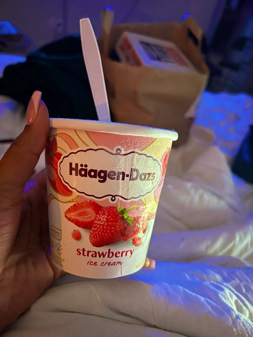 Currently 👅🍓 https://t.co/eR8DSUpOl3<a href="/tag/igottago"class="tags"><span>#igottago</span></a>