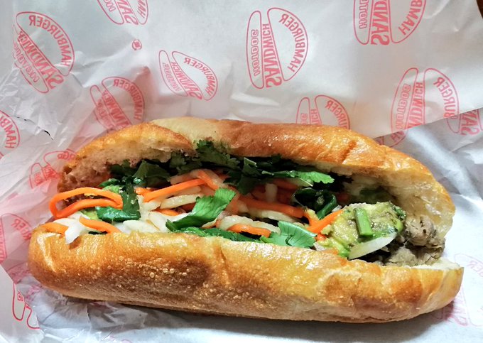 病院帰りに吉祥寺まで行って久々にバインミー☆サンドイッチ(有名なメンチカツのお店の近くに出来てた)とたいやき買ってミスドのこと忘れて帰ってきた
バインミーやっぱり死ぬほど美味しい 