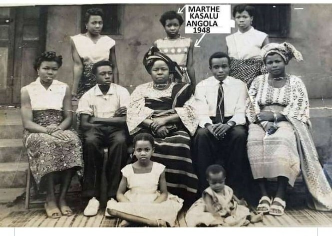 AmisJshabn's tweet photo. #Ngooo #malanje
De #père et de #mère nde #makambu
Voici LA 1er #DAME DE 10eme Rue #LIMETE Sous BOIS. #MARTHE #KASALU D'ORIGINE.
#ANGOLAISE LA MERE #BIOLOGIQUE DE TSHILOMBO DANS #SON #PAYS D'ORIGINE #ANGOLA
( #MALANJE 1948 ) AVEC SA #FAMILLE. https://t.co/xrFttIMuGD