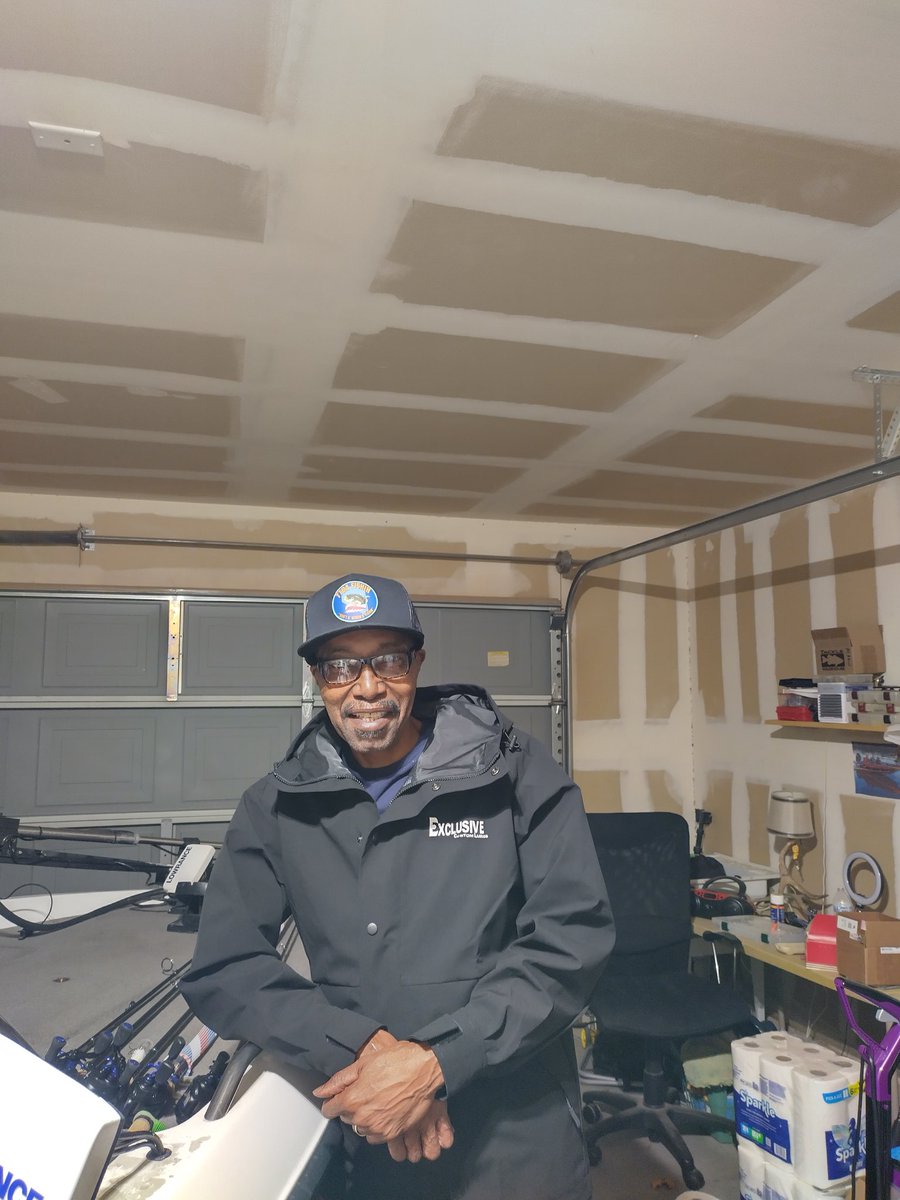 ttba_fishing's tweet photo. I received my windbreaker today from Exclusive Custom Lures. Check it out! I'm loving it 👍🏿💯🎣 #exclusivecustomlures #ttba https://t.co/luBHF7TsYL
