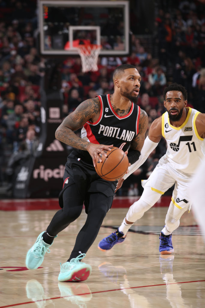 ESPNInsights's tweet photo. ⏰DAME:TIME⏰

With his 14th career 50-point game, Damian Lillard has tied LeBron James &amp; Rick Barry for 6th-most all-time. 

Lillard also passed Vince Carter for the 6th-most 3-pointers in NBA history. https://t.co/jy1pOkkjM8