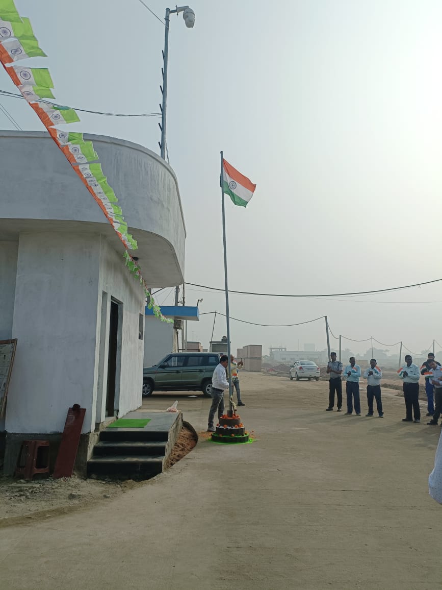 Premcha19258766's tweet photo. Happy Republic day to all of you 🇮🇳🇮🇳🇮🇳 https://t.co/0t0MaEEkk4