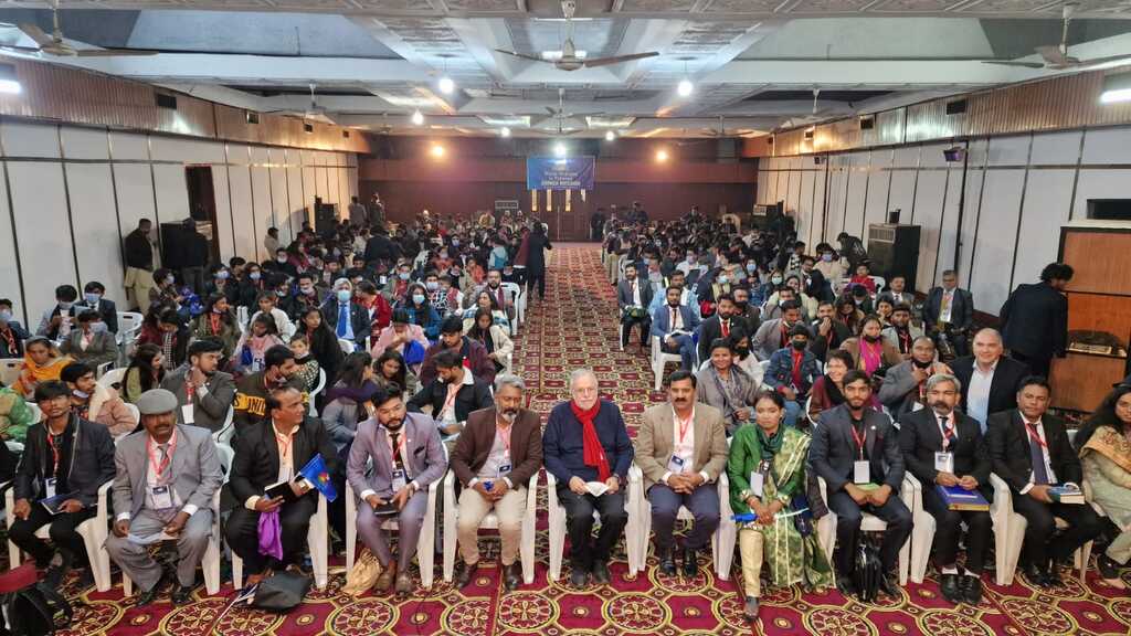 SantEgidioU's tweet photo. "The mission of being a prophetic minority, which creates peace and friendship for all" This is the mission of Sant'egidio community. Beautiful words of Andrea Riccardi on his visit in Pakistan. https://t.co/FOMh4MNO5R