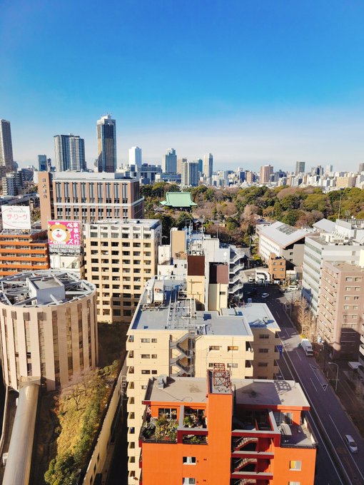 1ヶ月半ぶり?くらいに来た講談社。
打ち合わせ室いっぱいなんだけど!

担当さんに広島のお土産持ってきた 