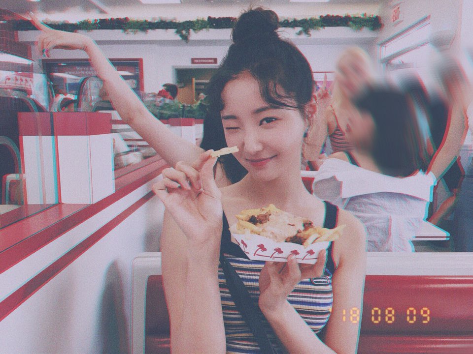 yeonwooarchive's tweet photo. 180809 https://t.co/AyZvkRFTga