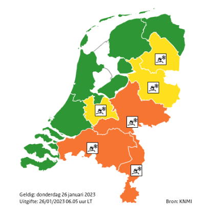 RWSverkeersinfo's tweet photo. Ga je vanochtend de weg op? Houd dan in het zuidoosten van het land rekening met verraderlijke gladheid door ijzel. Het @KNMI heeft #codeoranje afgegeven. Pas waar nodig je rijstijl aan. Check voor vertrek https://t.co/AkieH73nbO https://t.co/zZrJHUklkR