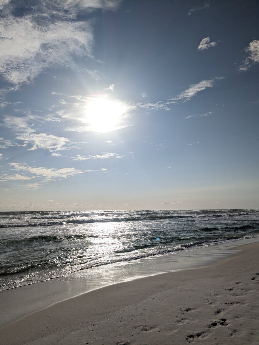 d_bead's tweet image. I'm walking in the presence of the  Almighty &amp;amp; all His majesty. There is a light that shines, especially for you &amp;amp; me. #mindful #grateful #centered #focused #thankful 🙏🏾