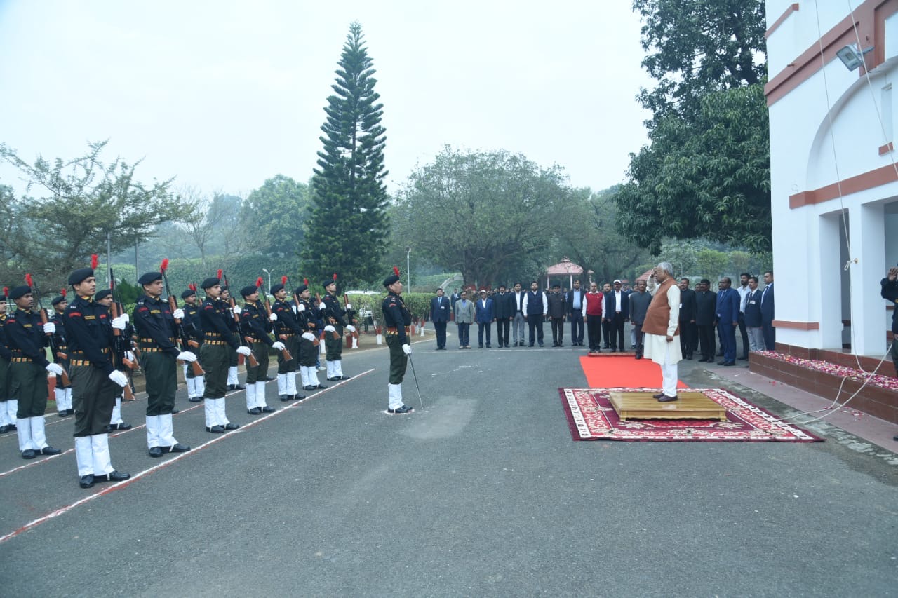 CM नीतीश ने गणतंत्र दिवस पर फहराया तिरंगा CM Nitish hoisted the tricolor on Republic Day