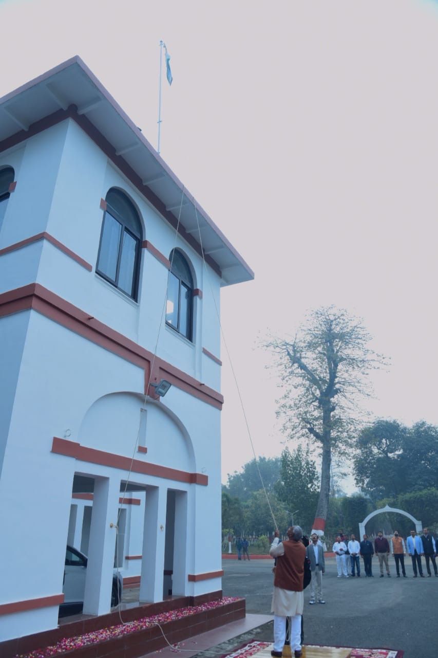 CM नीतीश ने गणतंत्र दिवस पर फहराया तिरंगा CM Nitish hoisted the tricolor on Republic Day