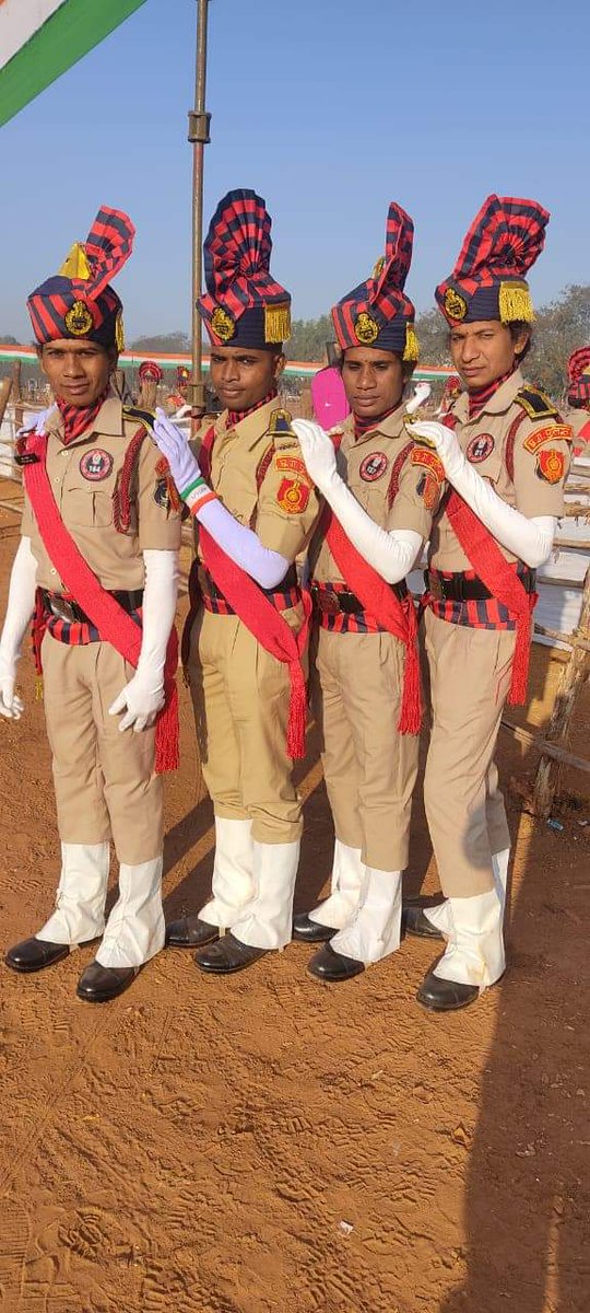 Newly recruited transgender constables from the Chattisgarh police’s specialised Bastar Fighters unit for the first time participated in the Republic Day parade in Jagdalpur in presence of chief minister Bhupesh Baghel.

Proud moment for everyone 

#HappyRepublicDay