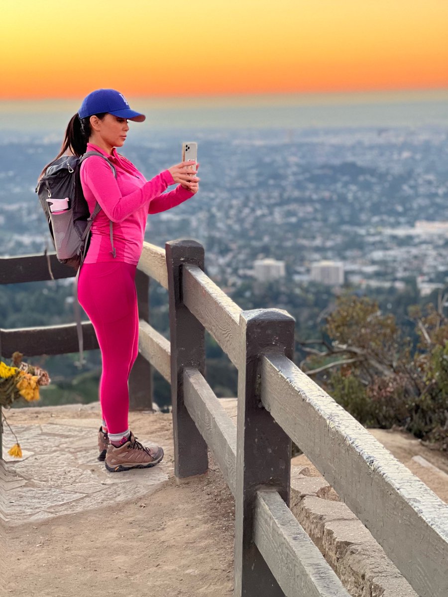 One year ago.. #sunrisehike #griffithpark #LAwoman 😘