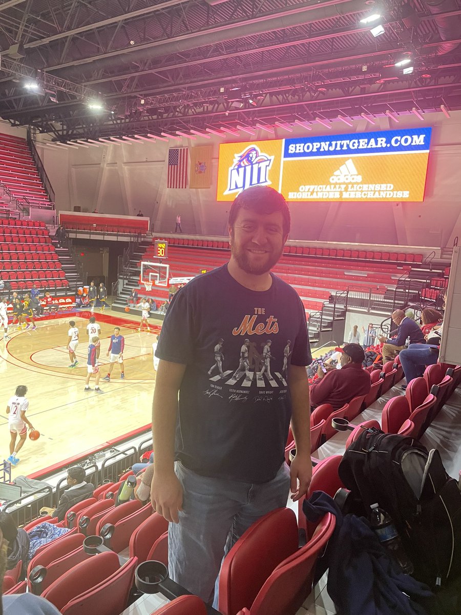 KingcougarMike's tweet photo. @QuarterRico @eddiesofficials @johnnysfgiants @JohnnyKamen @rstones199 @_RF30 @royaltytoursusa @gilligan80 @andrew_gabriele @Always_Yangry @DavePolaski #NCAA 🏀 18 #UMBCRetrievers at #NJITHighlanders w @marctalky1 @BKCowbellGuy @mannymorales120 #DanFouts Fan https://t.co/JYO2utinGL