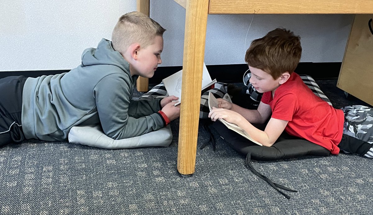 JodiWilmoth's tweet photo. Rainy day reading! It was a good day to dive into a good book! These third graders are really enjoying Bunnicula! #macsawesome #jobears https://t.co/8yE3TeyRSG