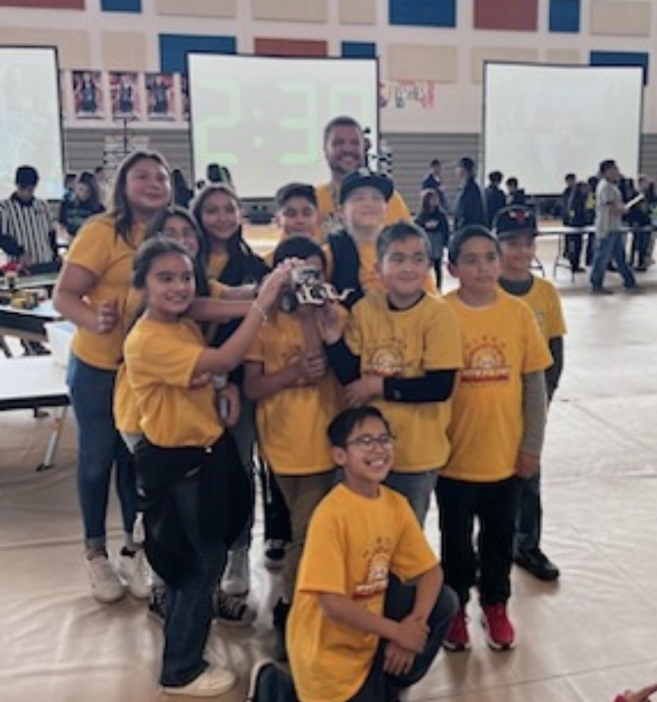 MMelero_HES's tweet image. Congratulations to our Robotic’s Team and @JMAguirre_HES. They will be competing again this Saturday. Best of luck to our ☀️ suns! @Hueco_ES