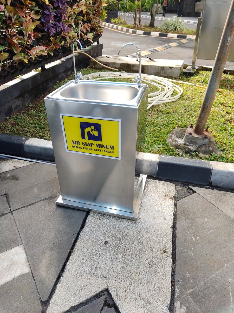 raditcsui's tweet photo. Cobain minum ga ya... https://t.co/ljaTextEB8