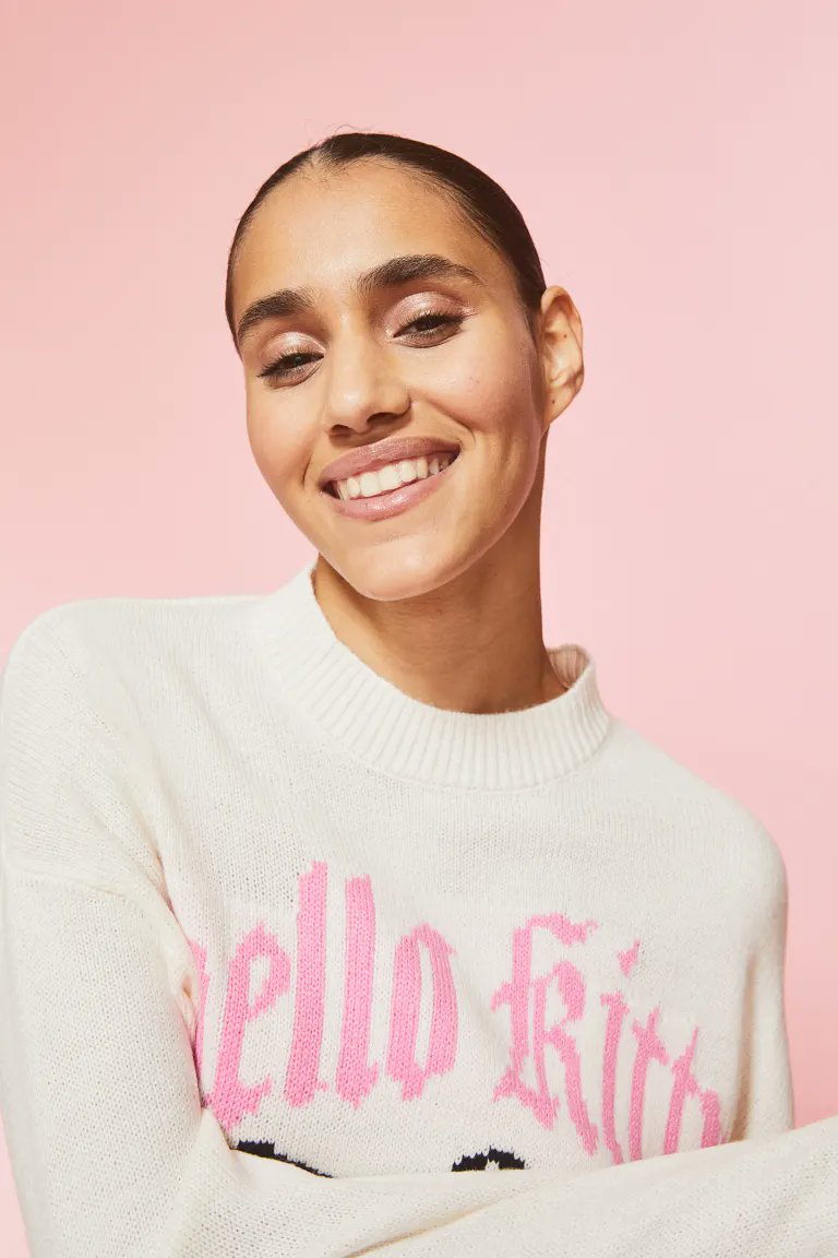 hmphilippines's tweet photo. Missing your favorite cartoon character? π #HMDivided
Shop for character, music, and movie-themed fashion pieces in stores and online. Get this Hello Kitty top at P1,190 NOW! https://t.co/mW3xvj2H9F