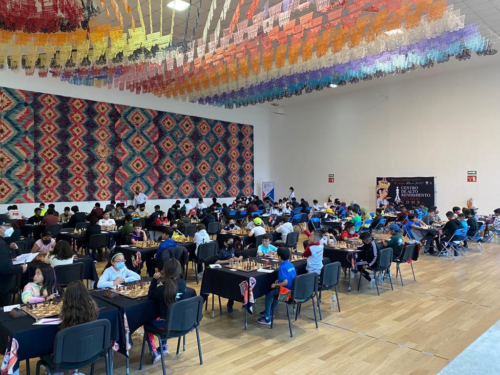 CC_LosPinos's tweet photo. Arrancó el IV Festival Nacional de Ajedrez de la Juventud Ciudad de México 2023, organizado por #FENAMAC en colaboración con la @cultura_mx.
Niñas, niños y jóvenes de todo el país nos enseñarán sus mejores jugadas hasta el domingo 28 de enero en #LosPinos. https://t.co/Hqqf6XUlJ7