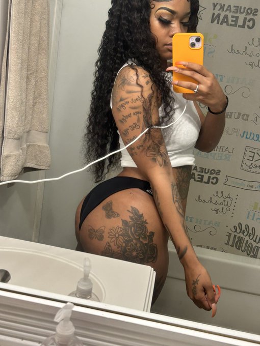 Subscribe to my OF🥰 https://t.co/ThP0faHLhE https://t.co/RZ8Ck6CwK4