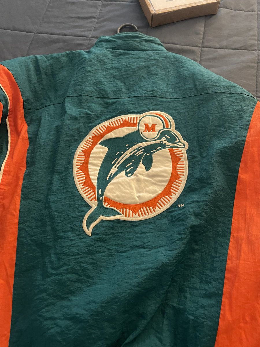 Thats_Dopamine's tweet image. Lucked into grabbing this beauty #MiamiDolphins #starterjacket #GoFins