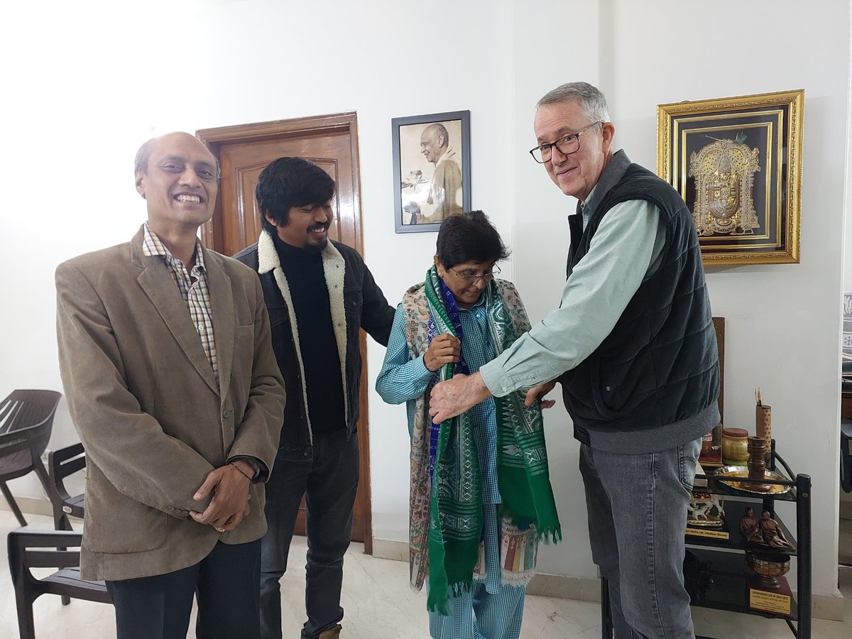 Ganeshhingmire's tweet photo. It's great privilege to meet Dr.Kiran Bedi Ji,We had opportunity to gift her our GI from Bodoland,she was so kind to understand importance of @indian_gi &amp; further motivated me on GI mission which I began began two decades ago! Thanks @thekiranbedi Madam for your encouragement ! https://t.co/Rxc1XLcyTC