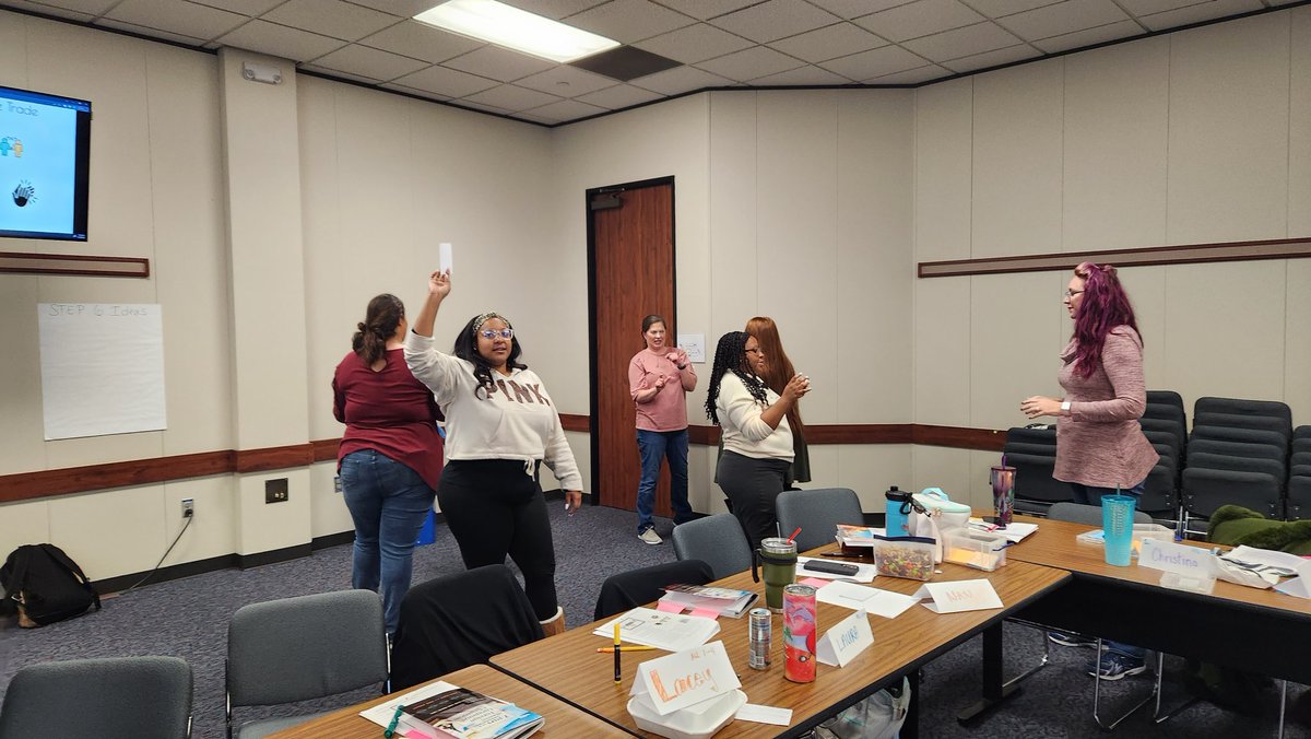 7StepsASL's tweet photo. Region 4 ASL Teachers collaborating and applying 7 Steps for activities in their classrooms. These teachers really rocked it! https://t.co/xGz44deQGF