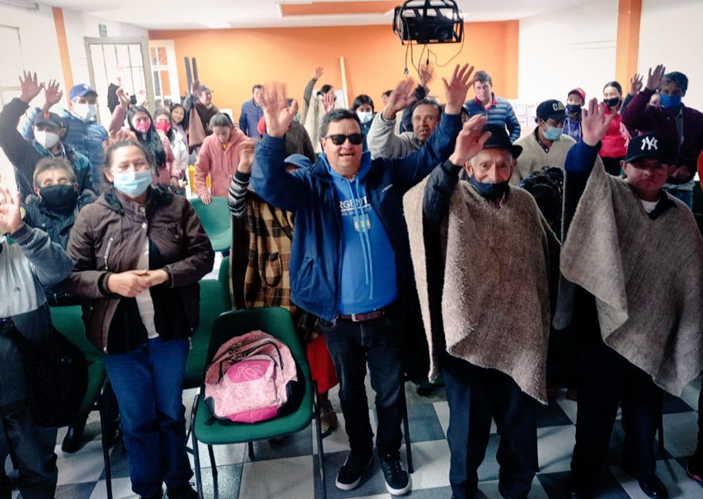 RiesgosCundi's tweet photo. Desde la #Palma, el #Peñón, #CarmenDeCarupa y #Fuquene, envían saludos de agradecimiento por la entrega de ayudas humanitarias realizadas. En @CundinamarcaGob seguimos #SiempreAtentos llevando esperanza al territorio.💪😍 https://t.co/CcPafh3MNB