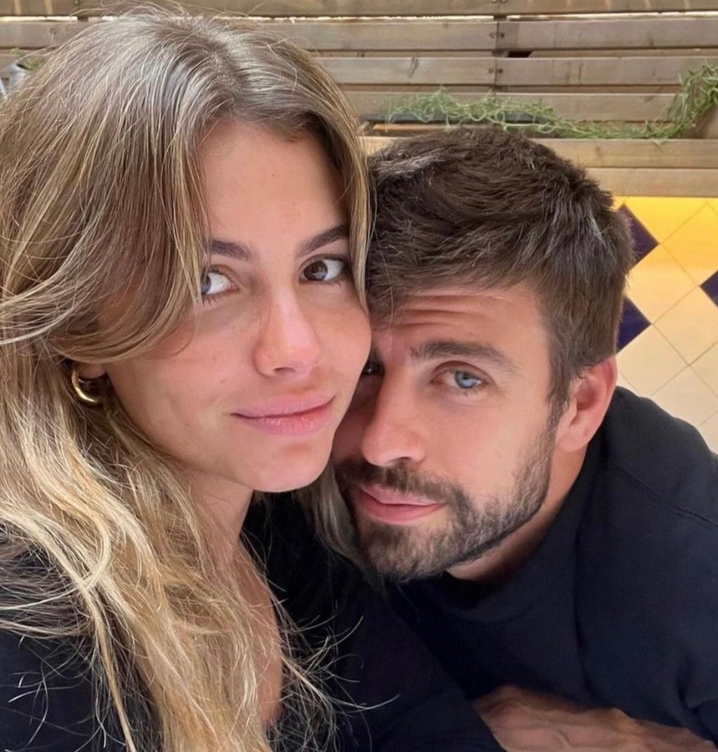 SYD_NSW_'s tweet photo. Oh yes @3gerardpique  is so proud of clara chia marti that he have her face fixed before posting a picture of them together. https://t.co/1AaZQGr4Pl