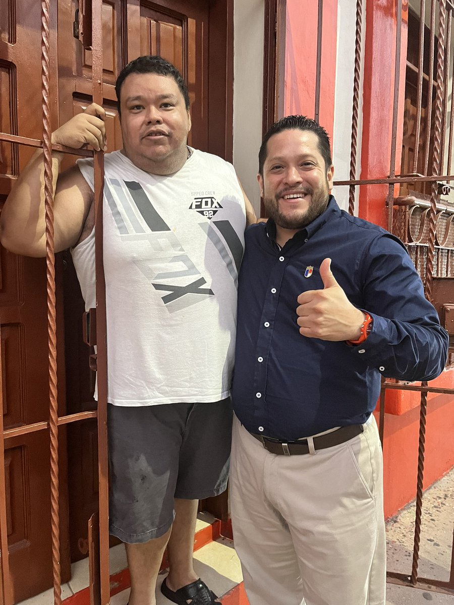 Hoy nos toco caminar la Col. Centro Calle Pedro C. Colorado. donde tuve la fortuna de ser bien recibido por los ciudadanos. Gracias a mis Dios tenemos la aceptación de la gente. #ElFuturoEsNaranja #ElMovimientoDeLaAlegría #RecuperemosTabasco