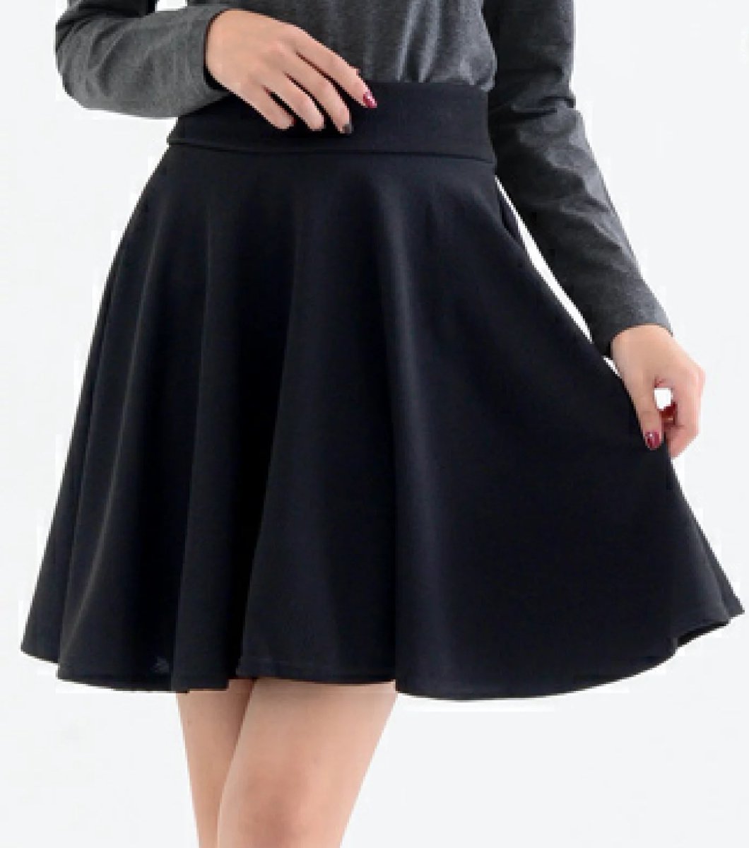 メイドちゃん達のミニスカートのフレア感について👀 