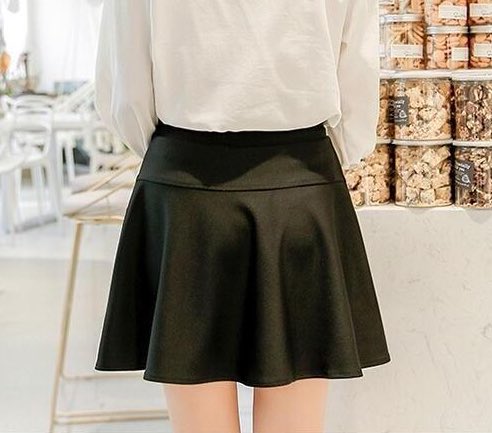 メイドちゃん達のミニスカートのフレア感について👀 