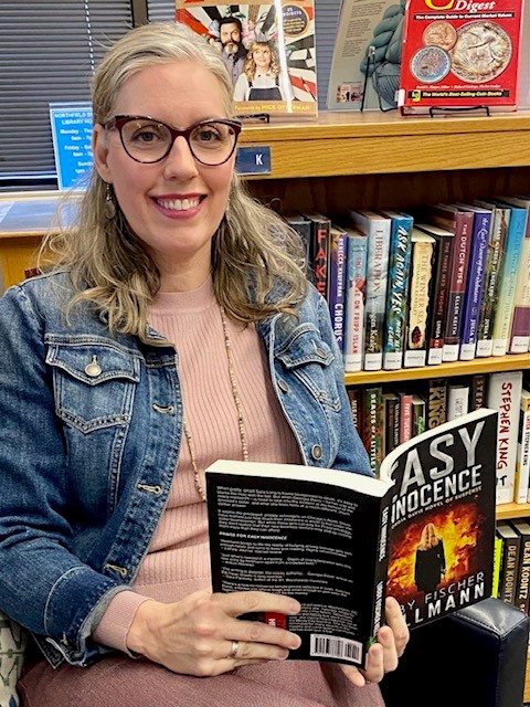 WinnLib's tweet photo. Today is #ShelfieDay! 📚️
Our Northfield & Winnetka staff showed off their #shelfie today and showed us their current favorite books! Don’t forget to participate today by tagging us and showing off your shelfie!
#WNPLD #NorthfieldLibrary #WinnetkaLibrary https://t.co/Ly48zFTE4Q