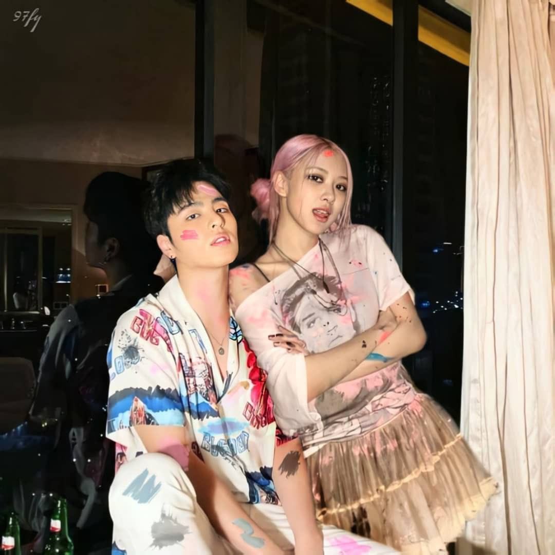 143KooJune's tweet photo. Ngga tau kenapaaa pagi2 tiba2 kepikiran gmn yaa kalo merekaa ikut WGM ๐ญ๐ญ apa ngga meledakk tuu tv2 koreaa ๐ญ๐ญ kapall gw ๐ญ minimal duet lahh!! #junrose https://t.co/pMuW6kiaGq