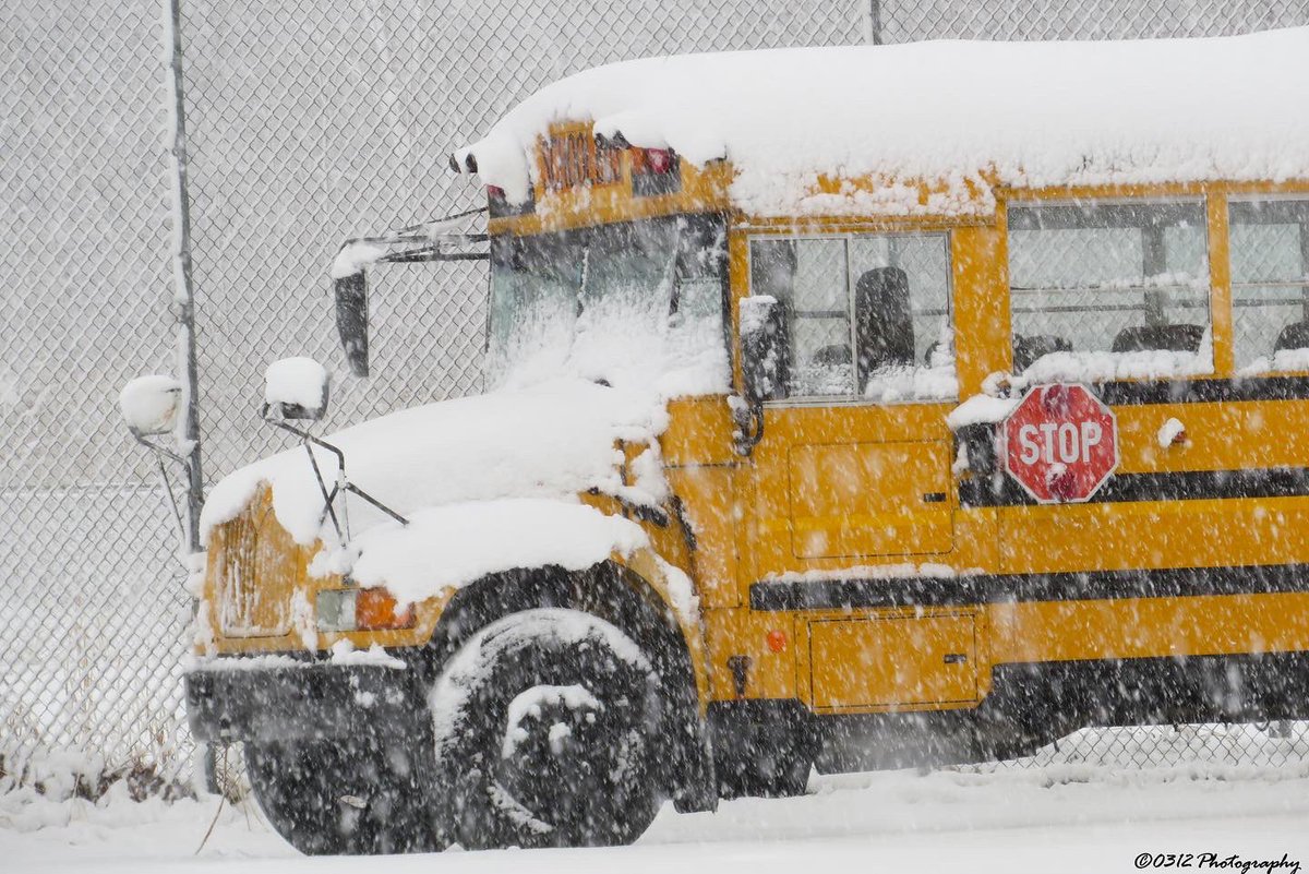 0312Foundation's tweet photo. Many people were questioning why school was canceled yesterday for today when the snow hadn’t even came down yet. A big reason was the timing. The storm was predicted to &amp; did fall the worst during dismissal time. These photos were taken between 2:30PM-3:00 PM. https://t.co/CdHbyJb49x