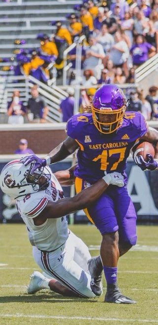 CoachC_Foster's tweet photo. Utilizing A great tool! #StiffArm #DBreed🏴☠️ https://t.co/9ZyS3zZvRE