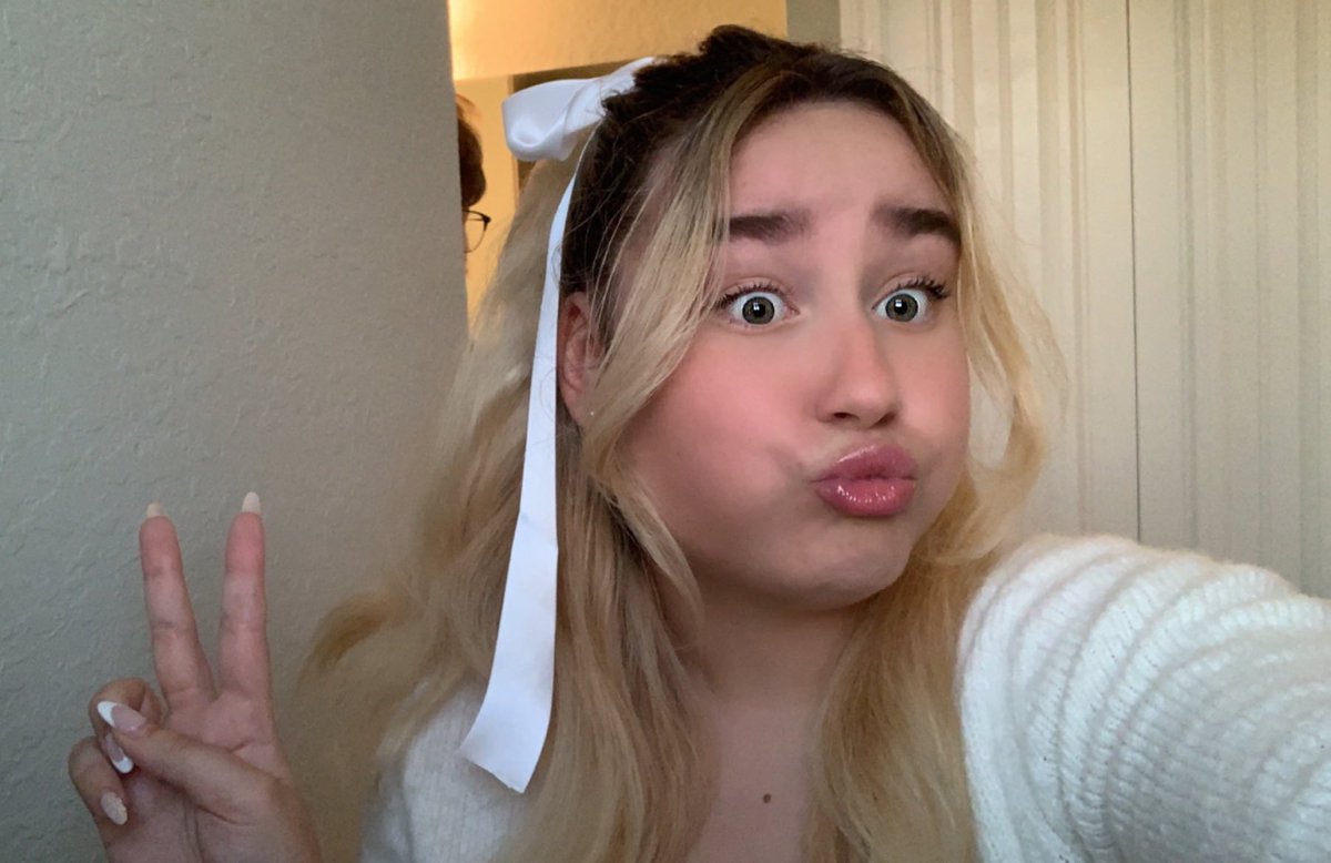 Riley ♡ on Twitter: "🤍🎀"