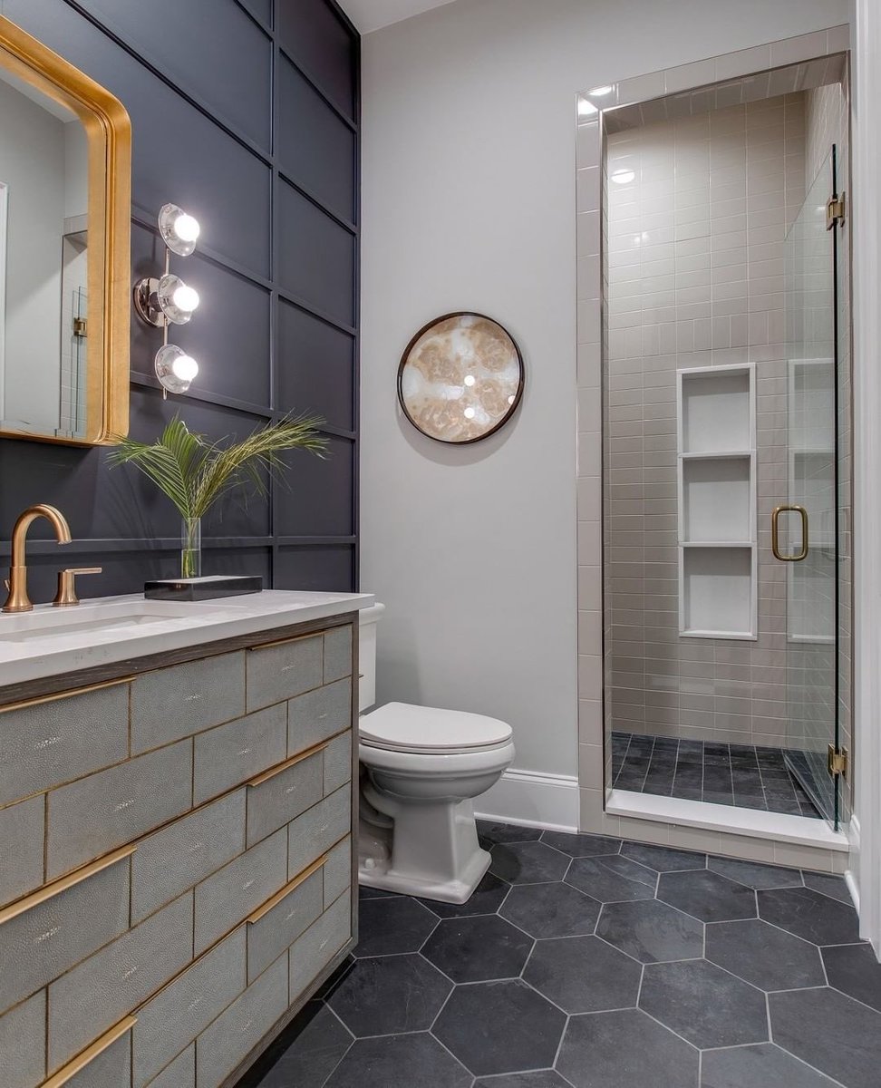 Ig : @legendhomestn with   Feeling blue? Not in this bathroom!⁠
⁠
What caught your eye first when you saw this picture? Comment below and let us know.⁠
.⁠
.⁠
.⁠
#alegendaryparadeofhomes #thegrove #groveparadeofhomes #nashvilleparadeofhomes #legendhomes