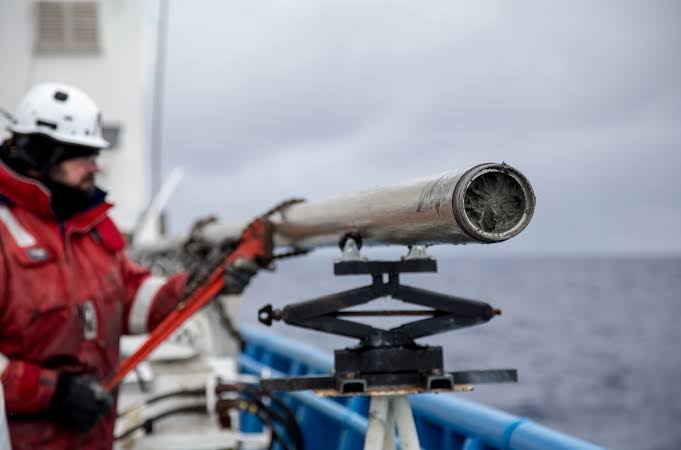 🚨Please RT
Urgently looking for 2 students/researchers to join @MarineVolcanism's sedimentology team on the upcoming voyage:
Gigantic submarine #Landslide offshore western Tasmania: risk mitigation for shelf-derived #Tsunami in Australia
🚢19 Mar-30 Apr 2023 #RVInvestigator 🧵