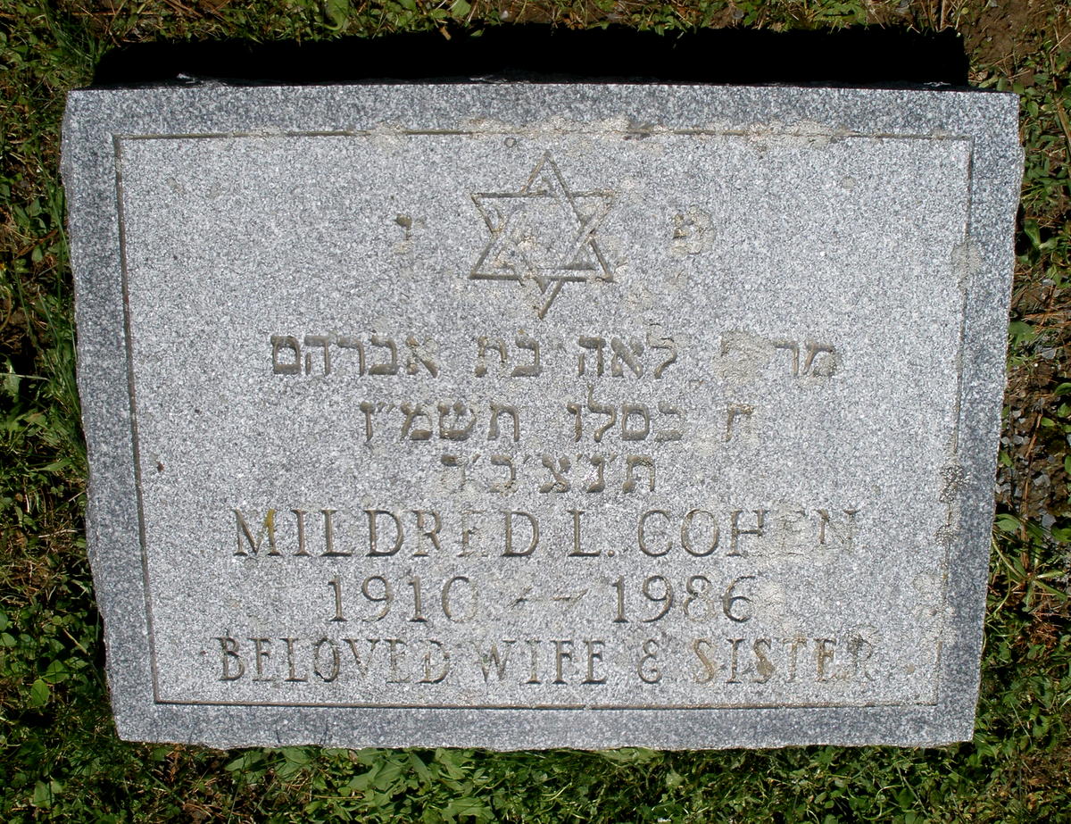I just came across this gravestone of my great aunt, Mildred, sister to my grandmother. I just felt like @TweetDeck <a href="/Twitter/">Twitter</a>-ing it out there...✡️🕍