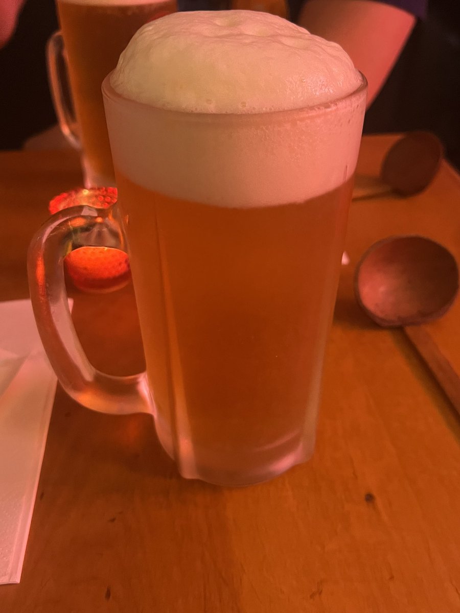 PFTCommenter's tweet photo. Check out how awesome this glass of beer looks. Its like a beer from the Simpsons https://t.co/owAq6LyeOn