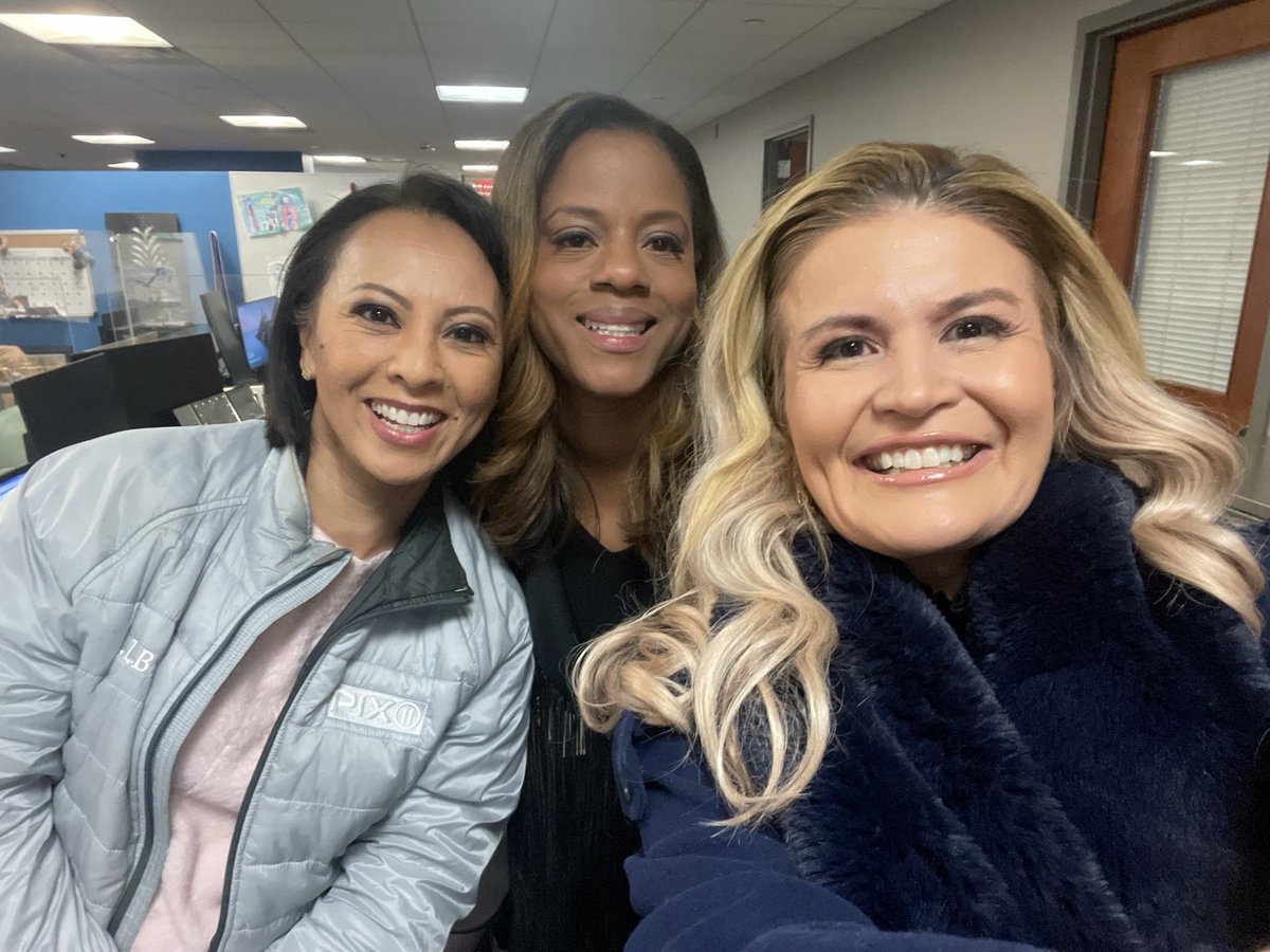monicamoralestv's tweet photo. Love these ladies!  @HSanchezTV @nikreport @PIX11News https://t.co/UTpha0VkYs
