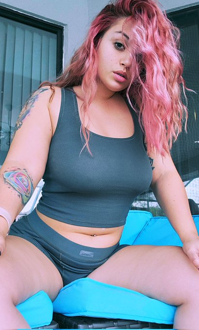Pussy tingling. Must be a collab coming up 😈 https://t.co/ma77I2dbW9