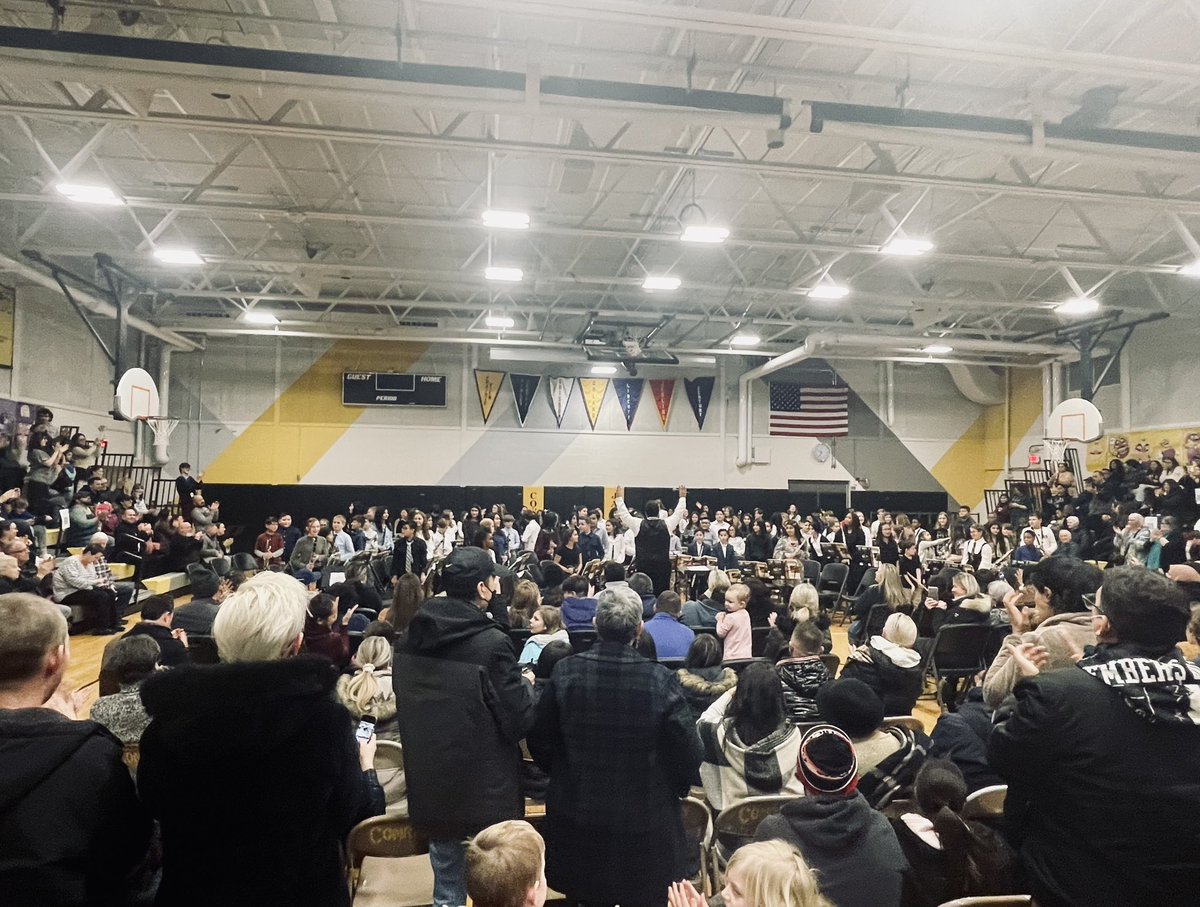 Packed house for tonight’s 5th grade band concert! Congrats to @GlenOaks_Music and all the 5th grade band students on their first big performance! 🎼 🎷 🎺 🎵