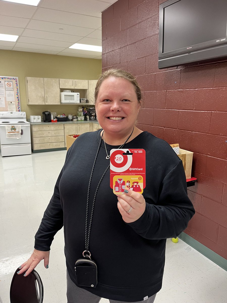 Want to be entered into a weekly gift card raffle? Register for the Derby Dash &amp; post about it on social media using #whatshoeswillyouwearDD23! For the next 4 weeks we’ll be raffling off prizes to early registrants! Congrats to Maureen McDonald, this week’s winner!